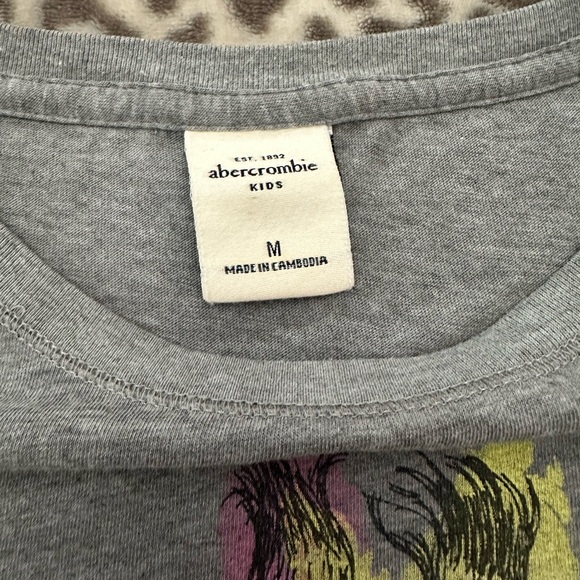 Abercrombie Kids Giraffe Graphic Tee in Gray Size Medium Girls - Picture 10 of 17